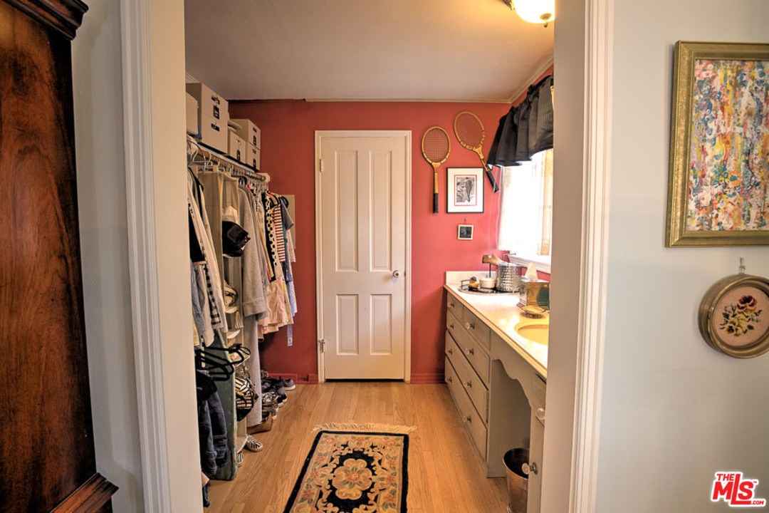 3419 Amesbury Road Los Angeles, CA 90027 - Photo 19 of 27