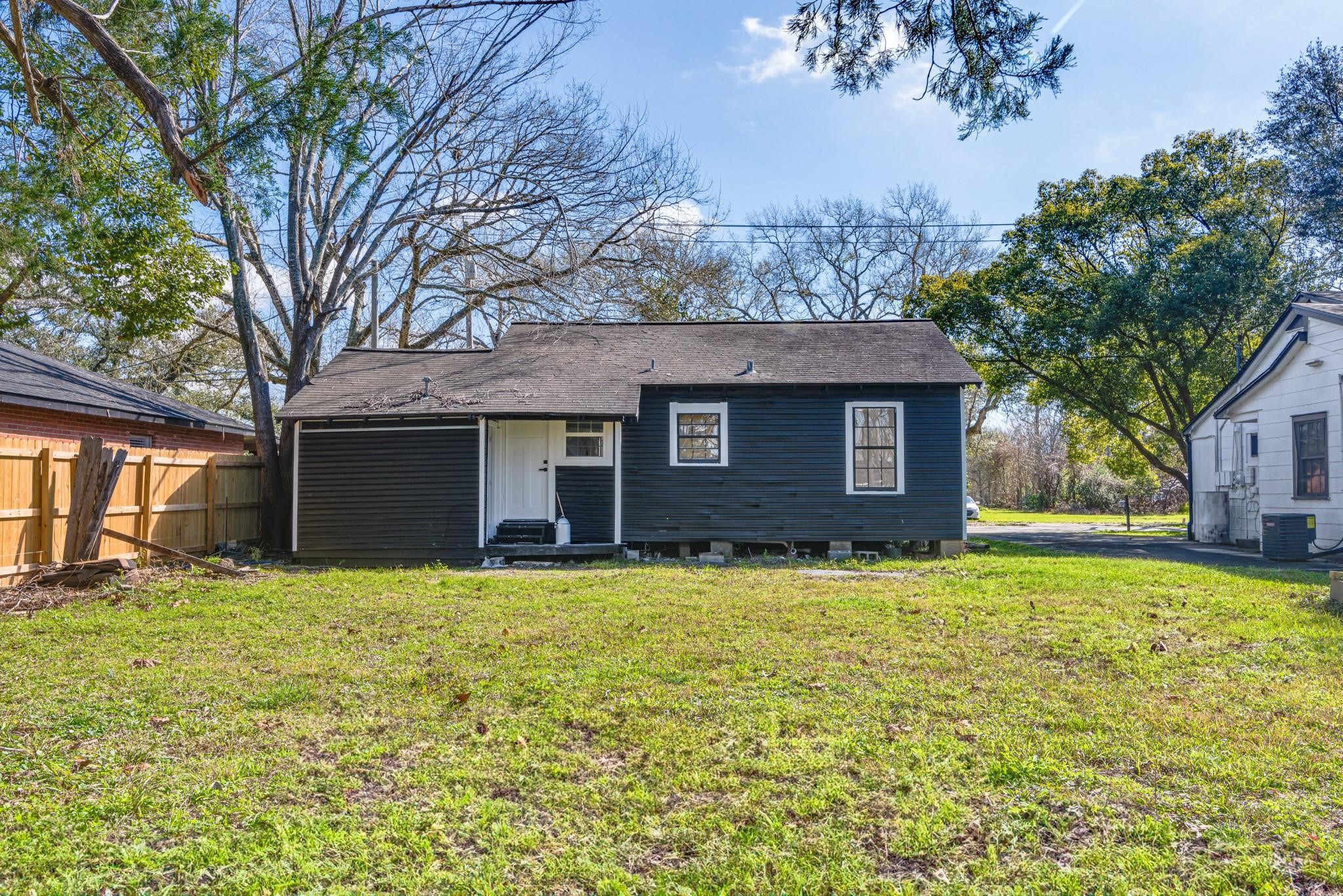 1105 North Valderas Street Angleton, TX 77515 - Photo 16 of 17