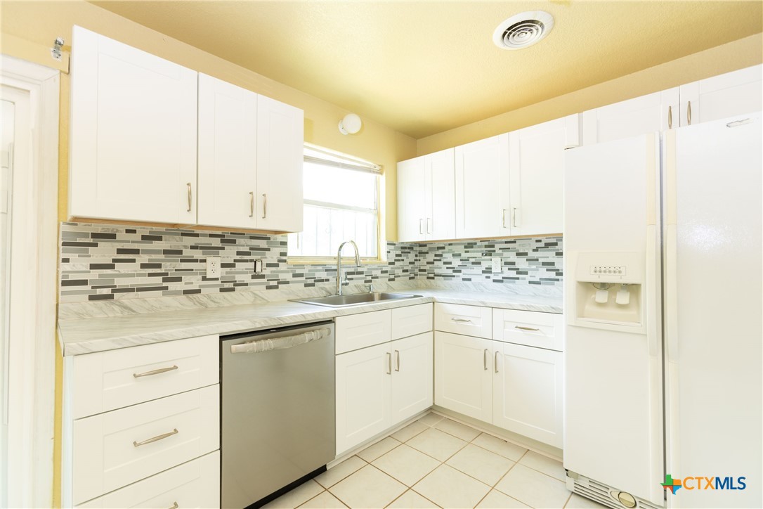 3003 Zephyr Road Killeen, TX 76543 - Photo 2 of 14 Kitchen