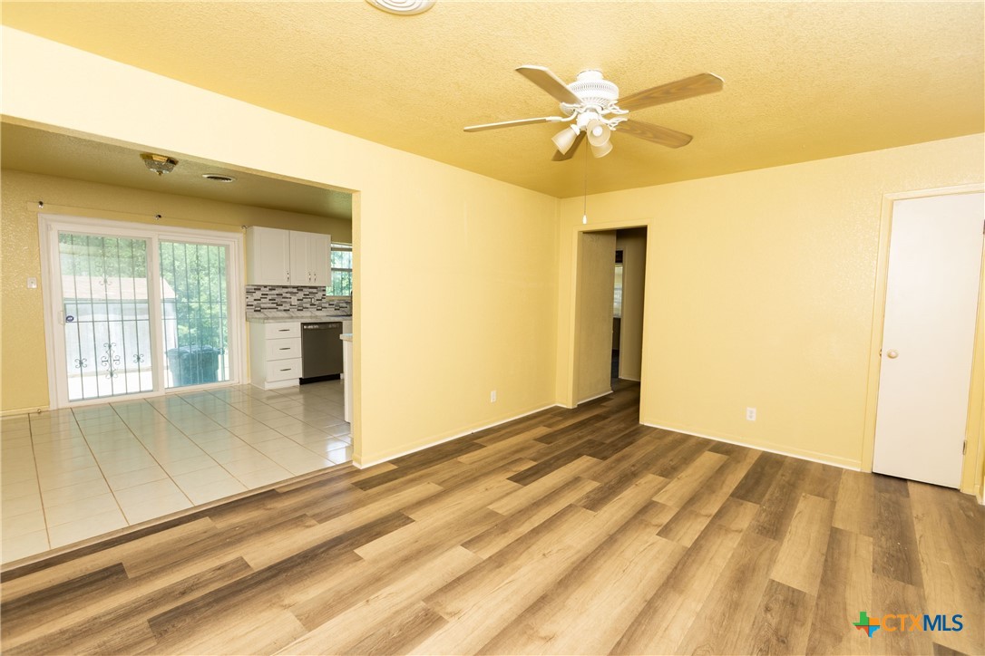 3003 Zephyr Road Killeen, TX 76543 - Photo 4 of 14 Living and kitchenette area