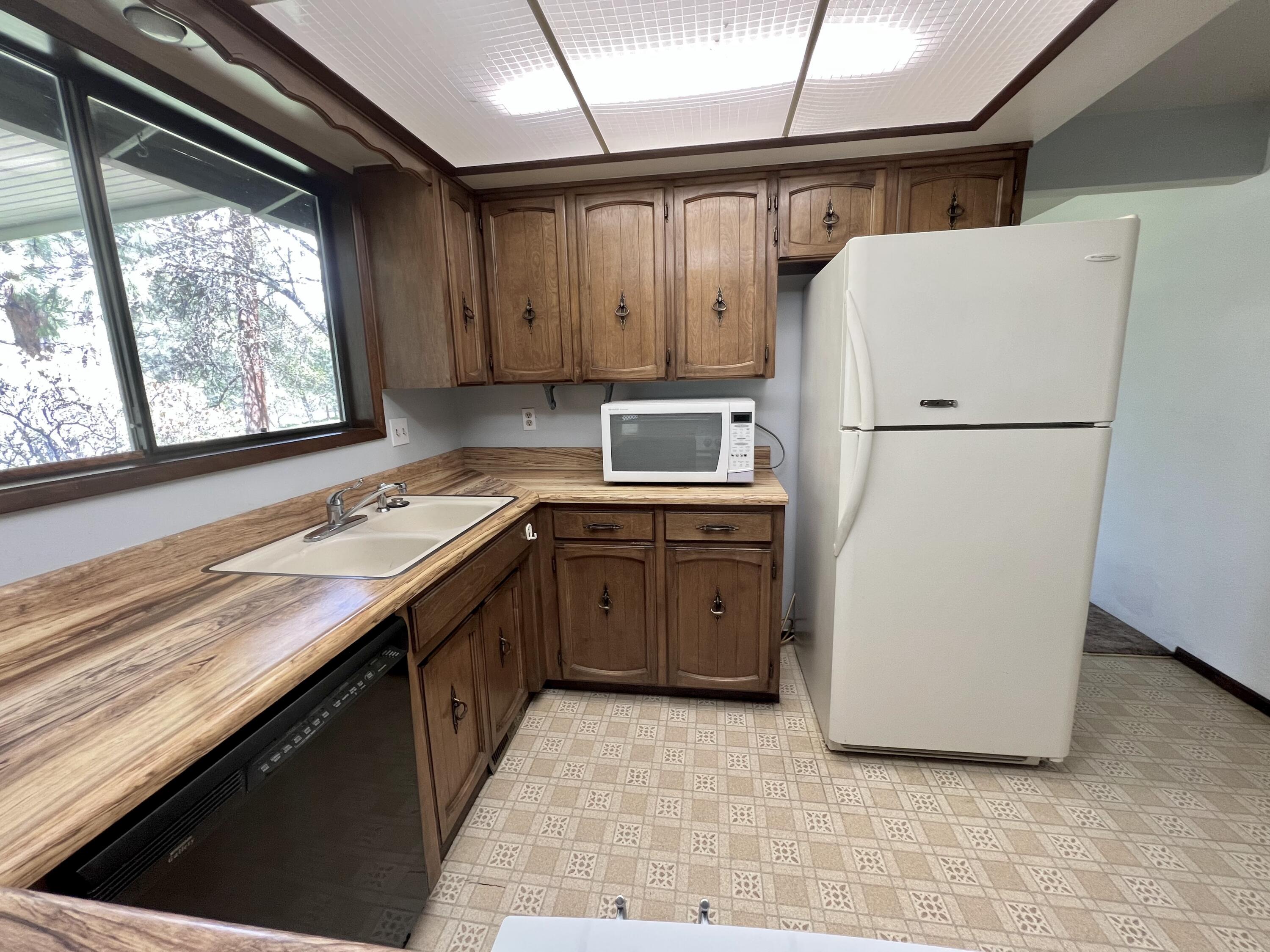 2394 Lampman Road Gold Hill, OR 97525 - Photo 31 of 38 IMG_4270