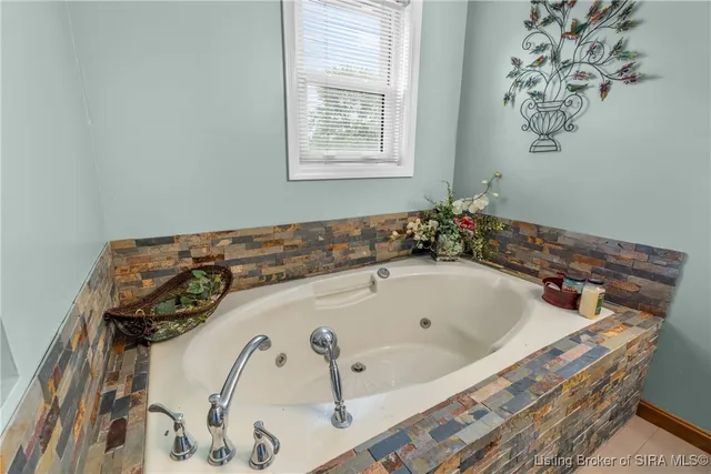 $585,000 | 4435 Fosskuhl Road, Floyds Knobs, IN 47119