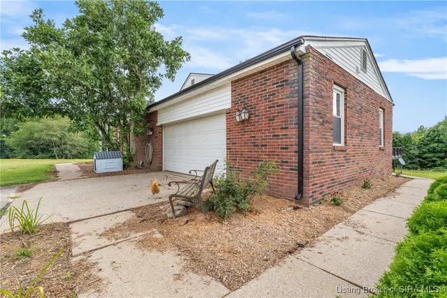 $585,000 | 4435 Fosskuhl Road, Floyds Knobs, IN 47119