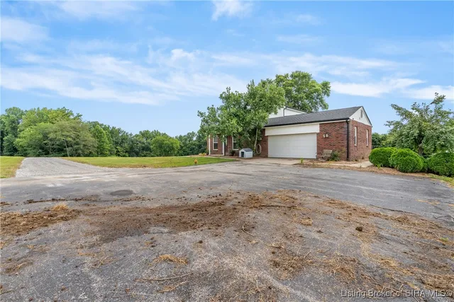 $585,000 | 4435 Fosskuhl Road, Floyds Knobs, IN 47119