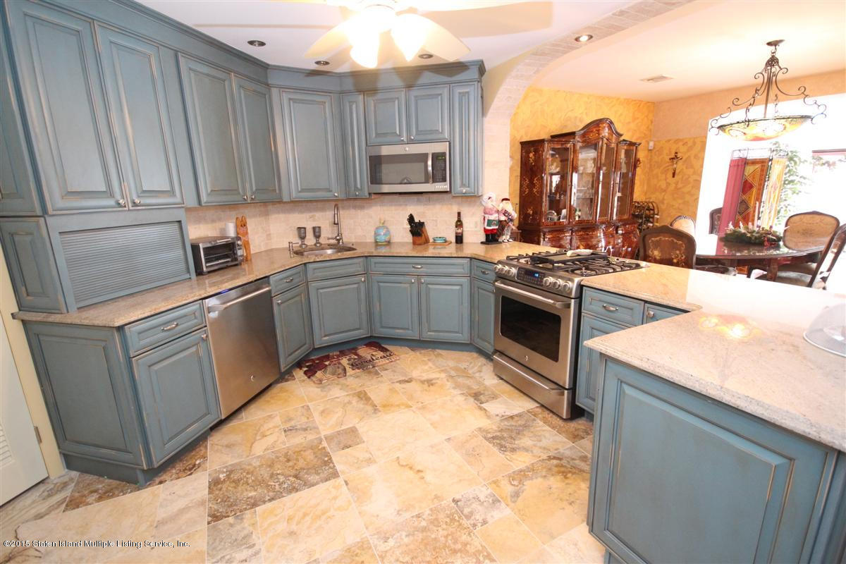 768 West Fingerboard Road Staten Island, NY 10305 - Photo 9 of 27 768 WEST FINGERBOARD KITCHEN