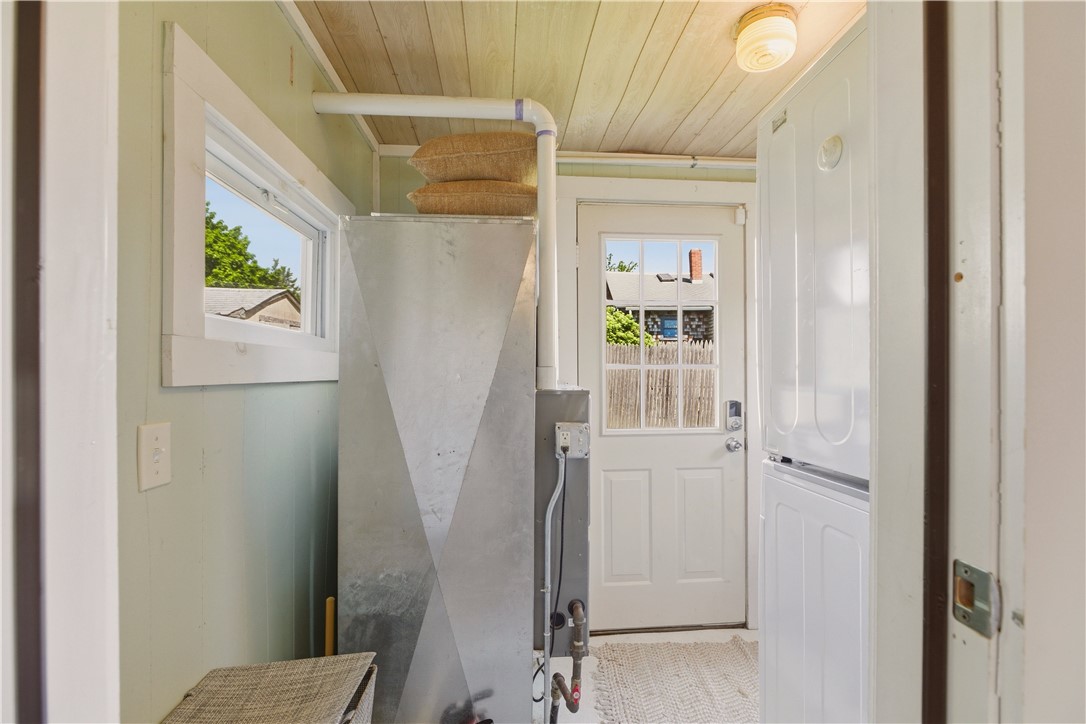 272 Riverside Street Portsmouth, RI 02871 - Photo 10 of 44
