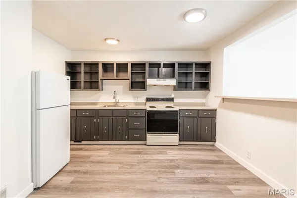 $1,000 | 3017 Pembroke Lane, Unit 16, High Ridge, MO 63049