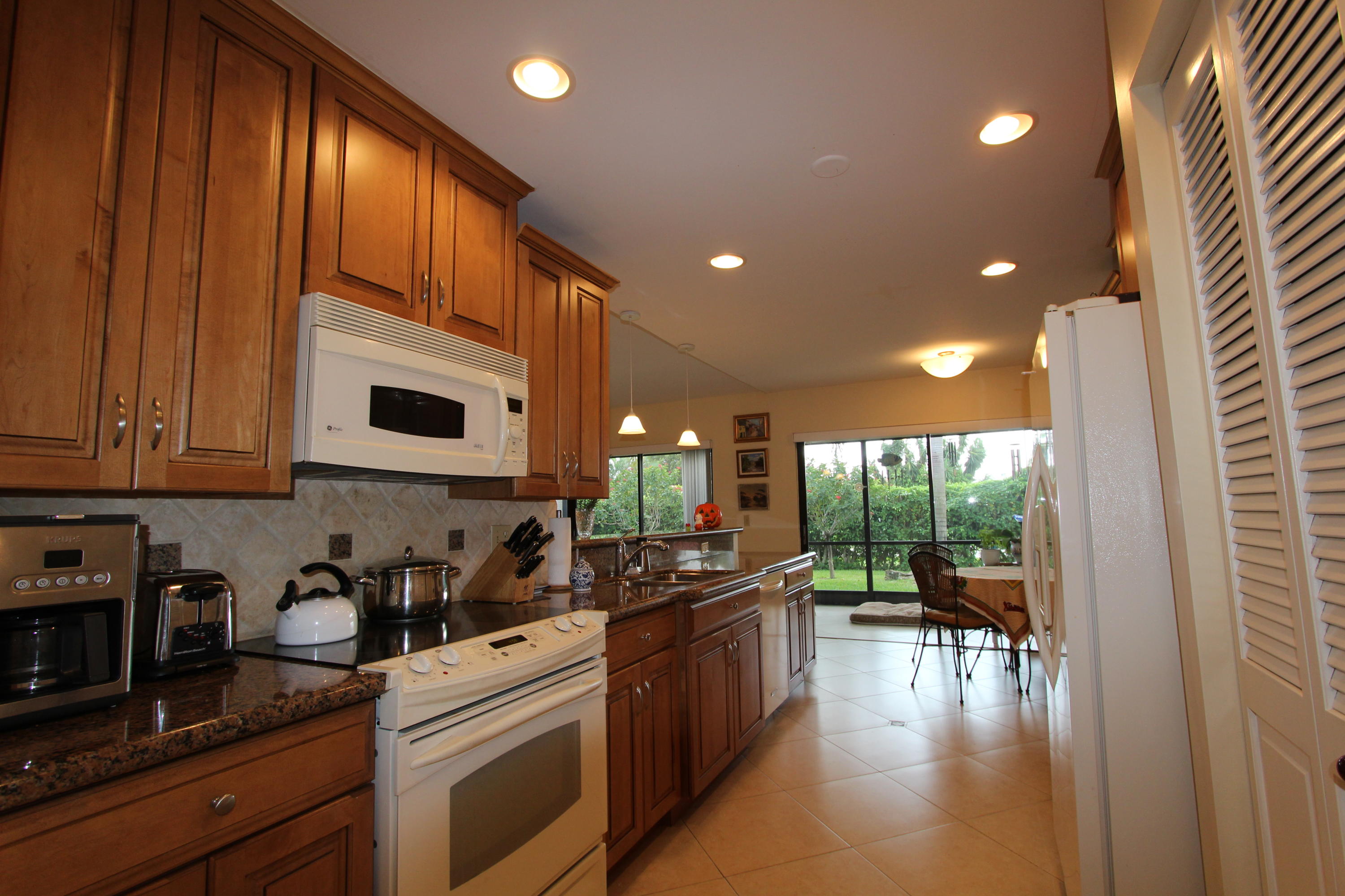 5928 Colony Court Boca Raton, FL 33433 - Photo 7 of 28 kitchen