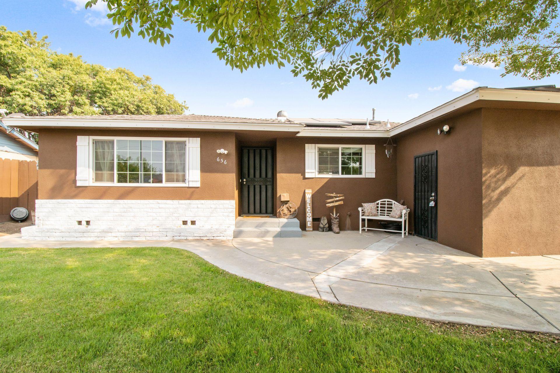 656 East Palm Avenue Reedley, CA 93654 - Photo 2 of 20 2