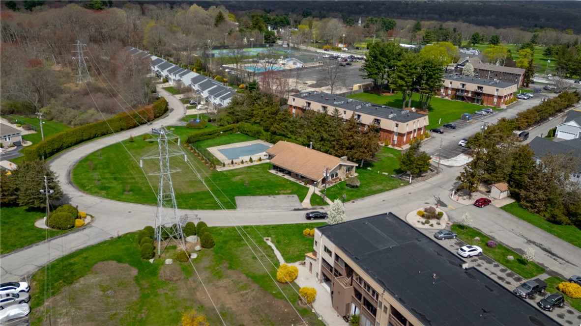 196 Old River Road, Unit 8F Lincoln, RI 02865 - Photo 4 of 34