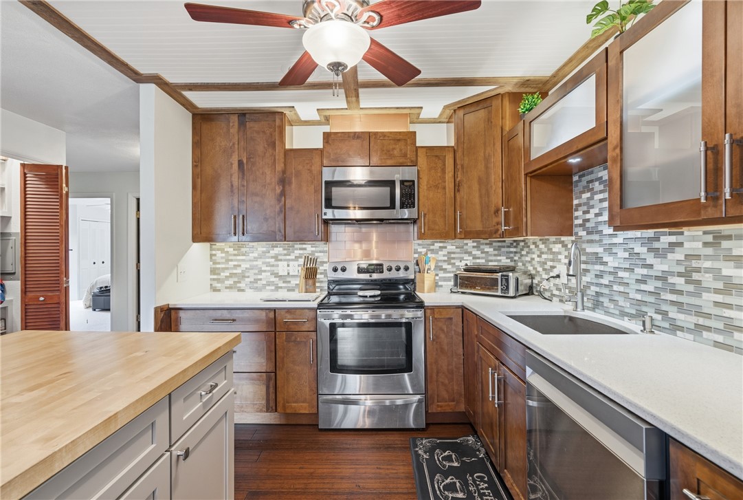 196 Old River Road, Unit 8F Lincoln, RI 02865 - Photo 9 of 34