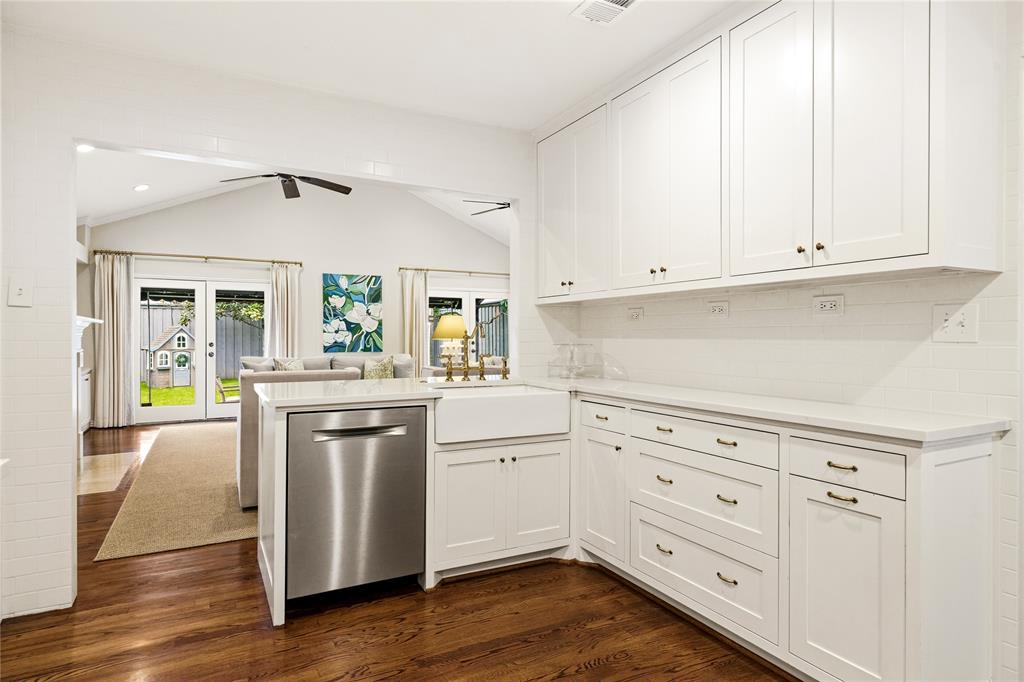 8115 Chadbourne Road Dallas, TX 75209 - Photo 16 of 39