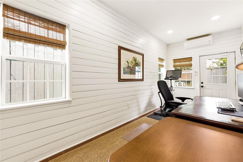 8115 Chadbourne Road Dallas, TX 75209 - Photo 34 of 39