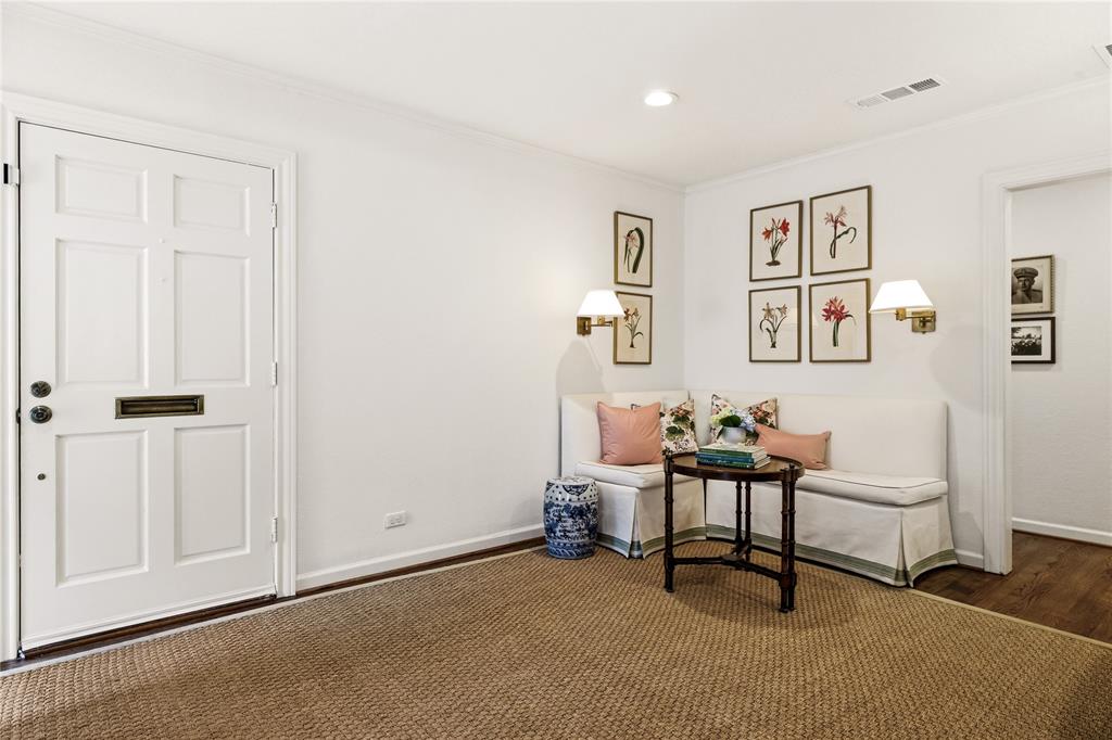 8115 Chadbourne Road Dallas, TX 75209 - Photo 7 of 39