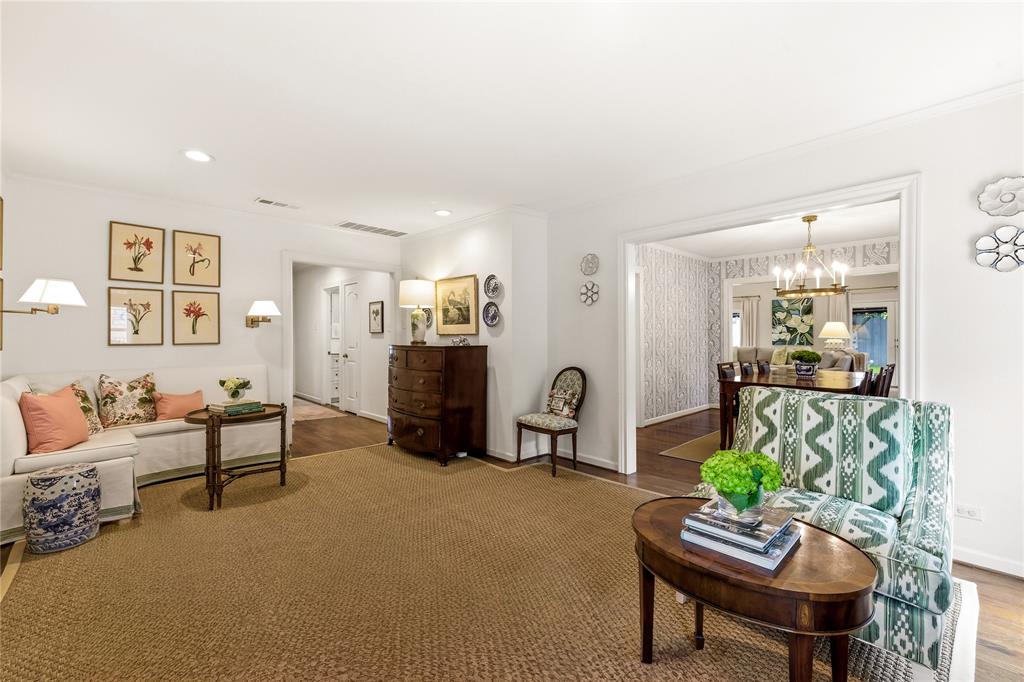 8115 Chadbourne Road Dallas, TX 75209 - Photo 8 of 39