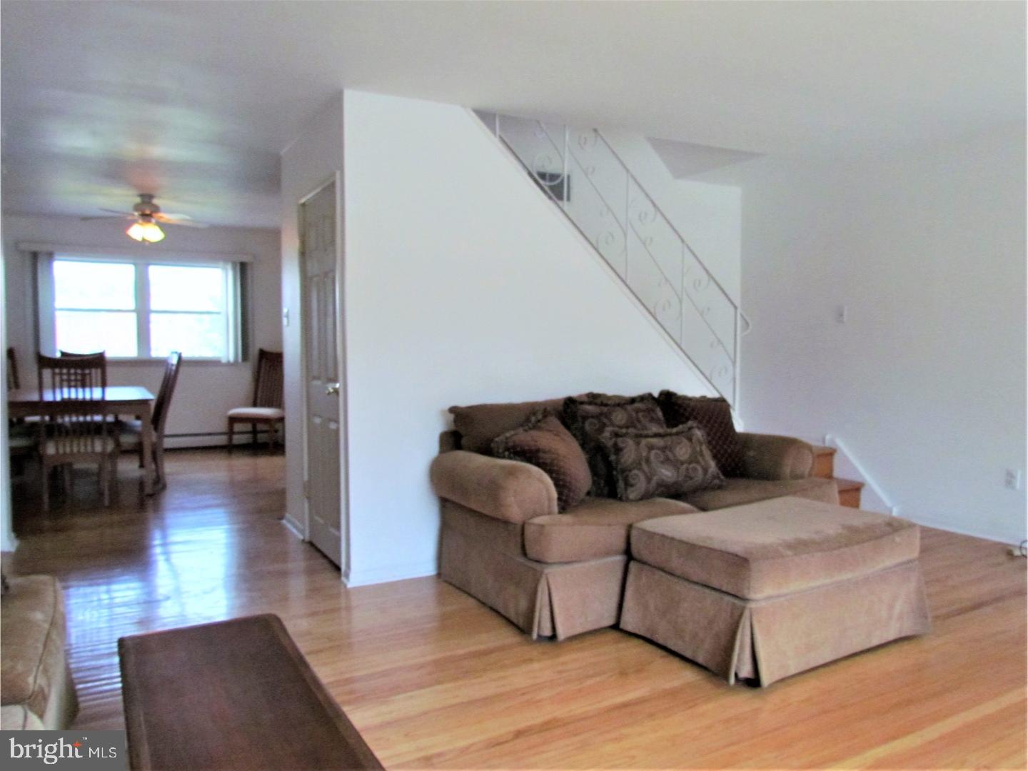 10813 Rayland Road Philadelphia, PA 19154 - Photo 3 of 25 Gallery Image 3