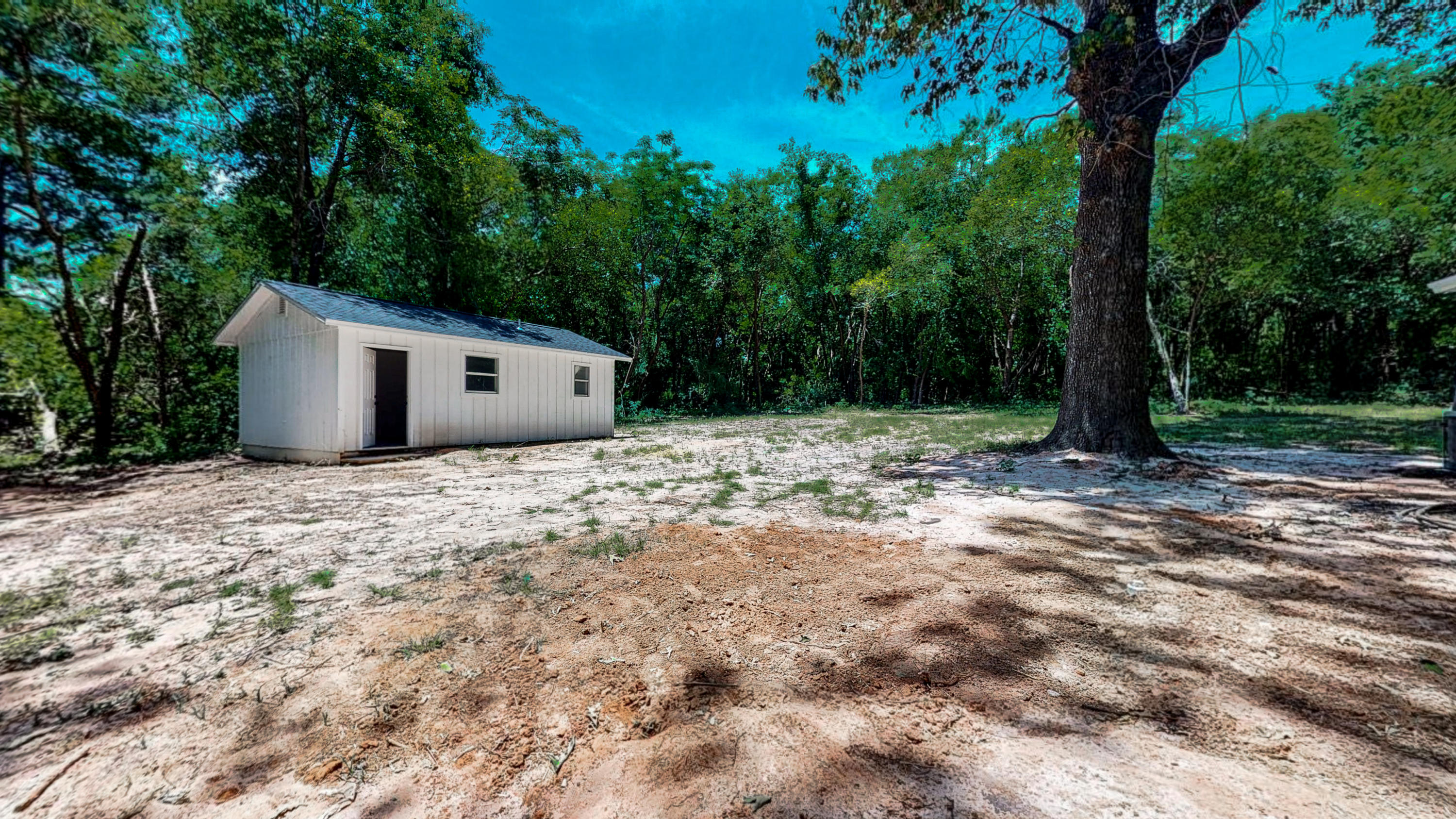 2522 Kingston Road Crestview, FL 32536 - Photo 37 of 43 a backyard of a house with lots of green space