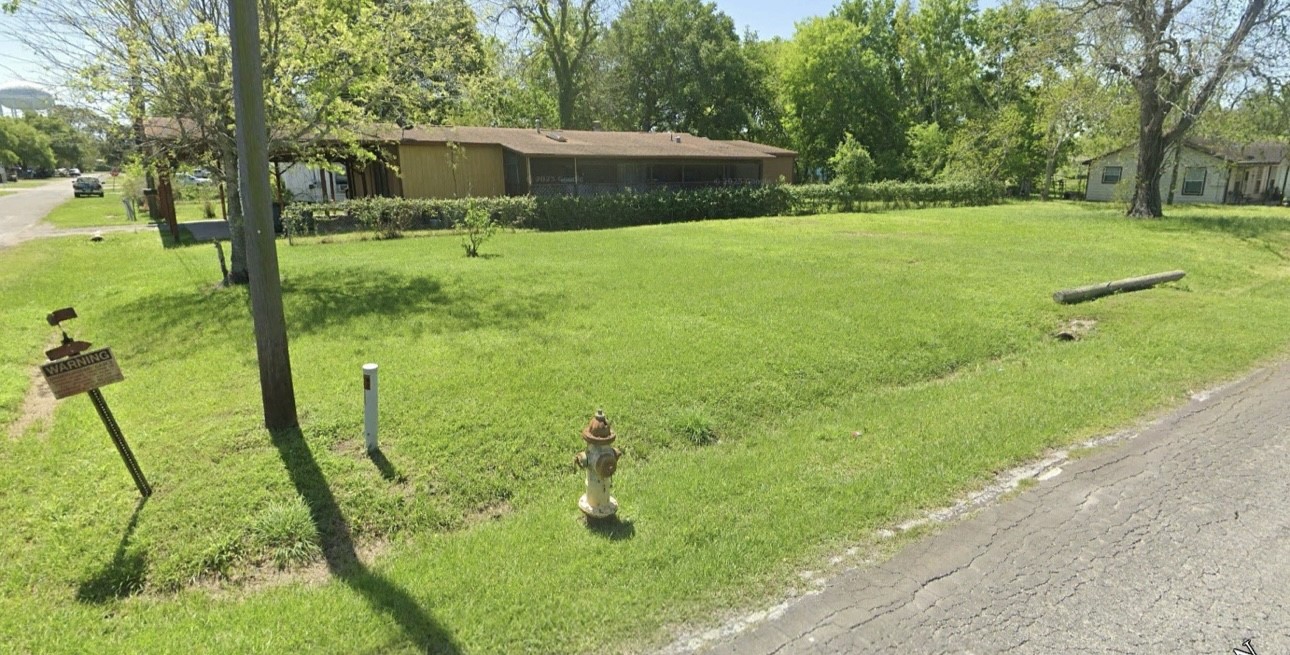 1416 Rugeley Street Bay City, TX 77414 - Photo 1 of 8 a view of a garden