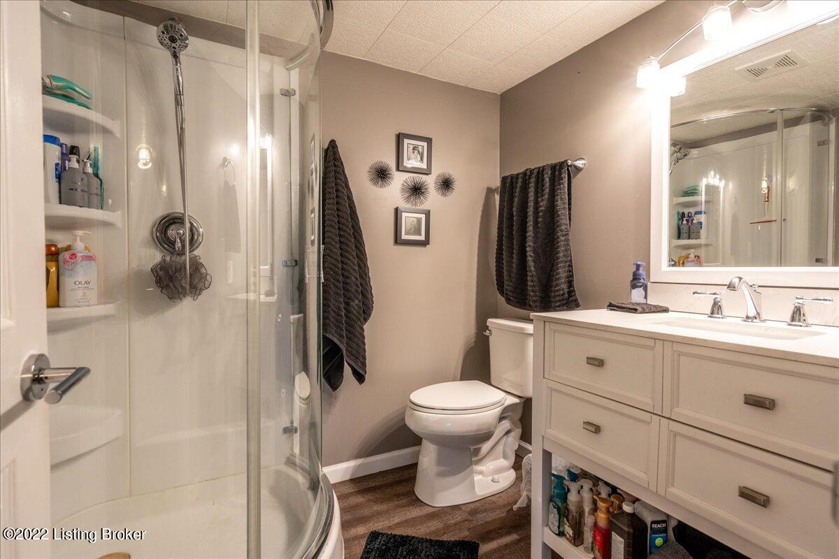 2300 Raymond Road Shepherdsville, KY 40165 - Photo 11 of 31 Full Bath in Den area