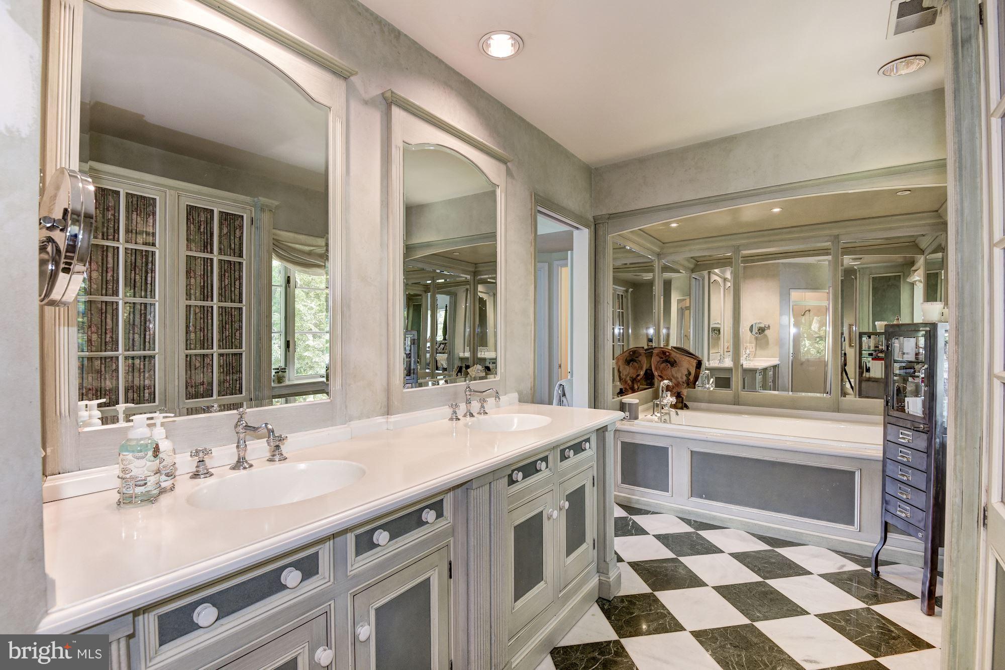 1135 Bellview Road McLean, VA 22102 - Photo 20 of 30 Bath (Master)