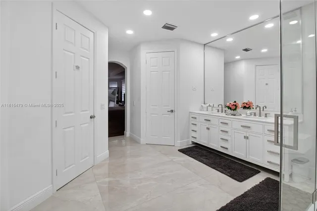 $1,370,000 | 6403 Southwest 162nd Path, Miami, FL 33193