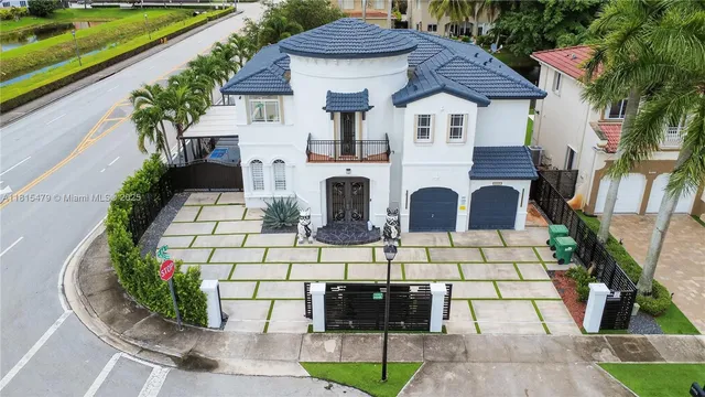 $1,370,000 | 6403 Southwest 162nd Path, Miami, FL 33193
