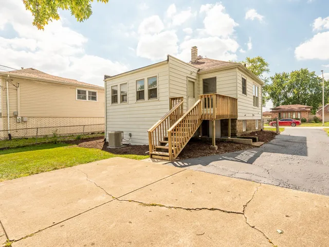 a view of a house with swimming pool and sitting area