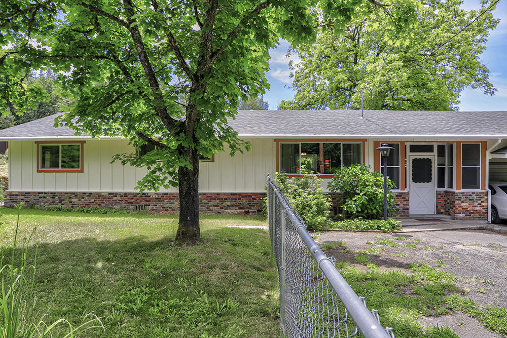 2111 Dowell Road Grants Pass, OR 97527 - Photo 23 of 32 25