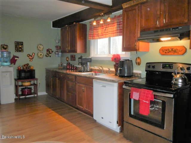 33 Central Shaft Road Florida, MA 01247 - Photo 15 of 38 Kitchen