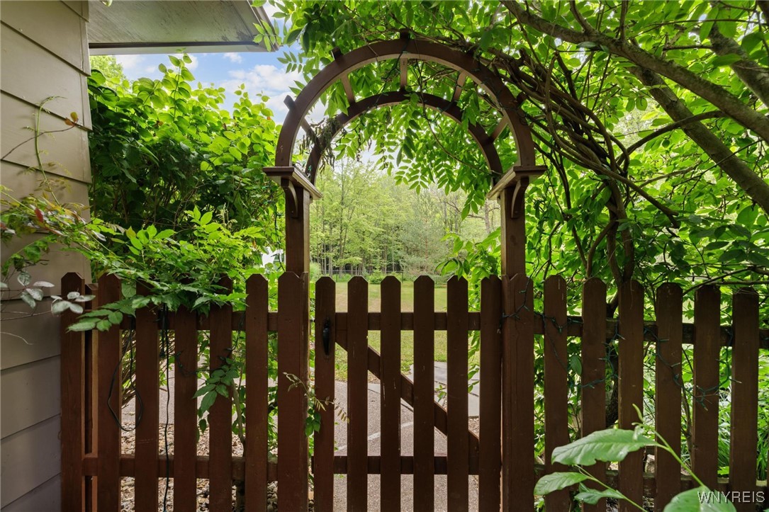 1575 Overhead Road Derby, NY 14047 - Photo 35 of 50