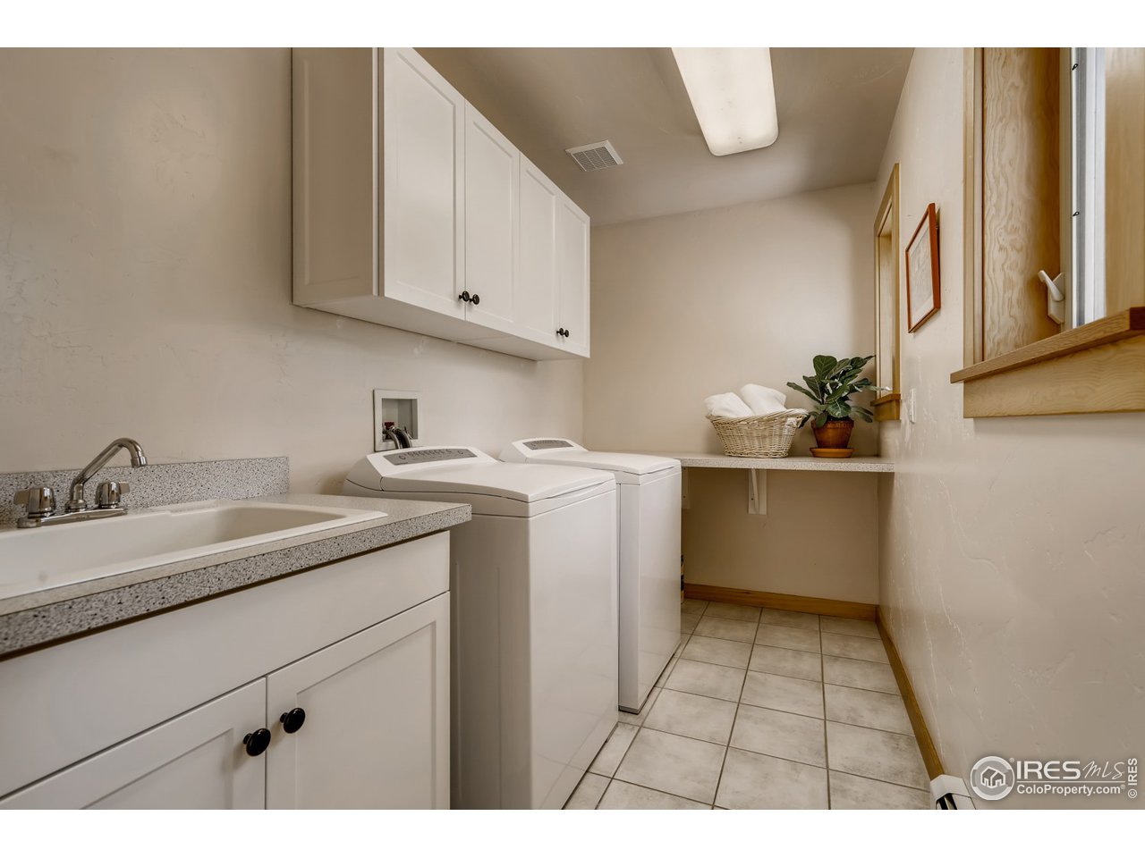 566 Dakota Boulevard Boulder, CO 80304 - Photo 18 of 24 a kitchen with a sink dishwasher and cabinets