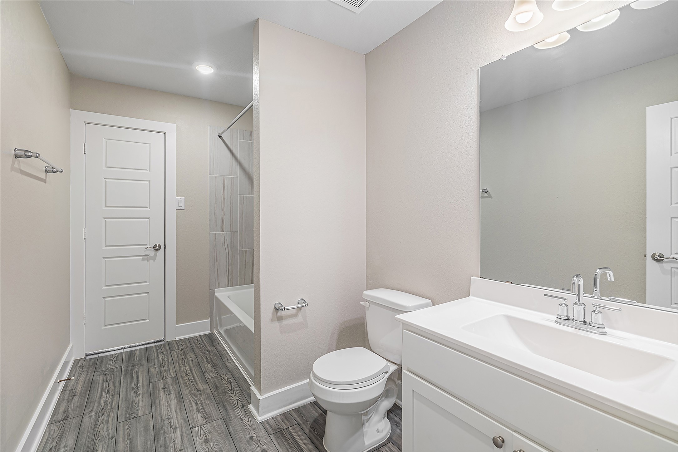 10546 Preserve Way Conroe, TX 77385 - Photo 19 of 26 Bathroom_ 2nd Level