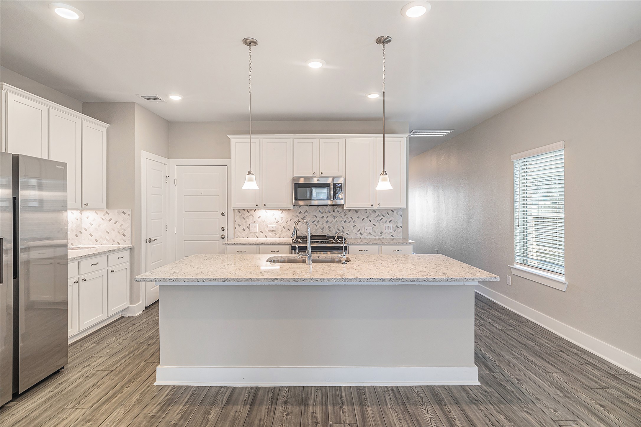 10546 Preserve Way Conroe, TX 77385 - Photo 7 of 26 Breakfast Bar