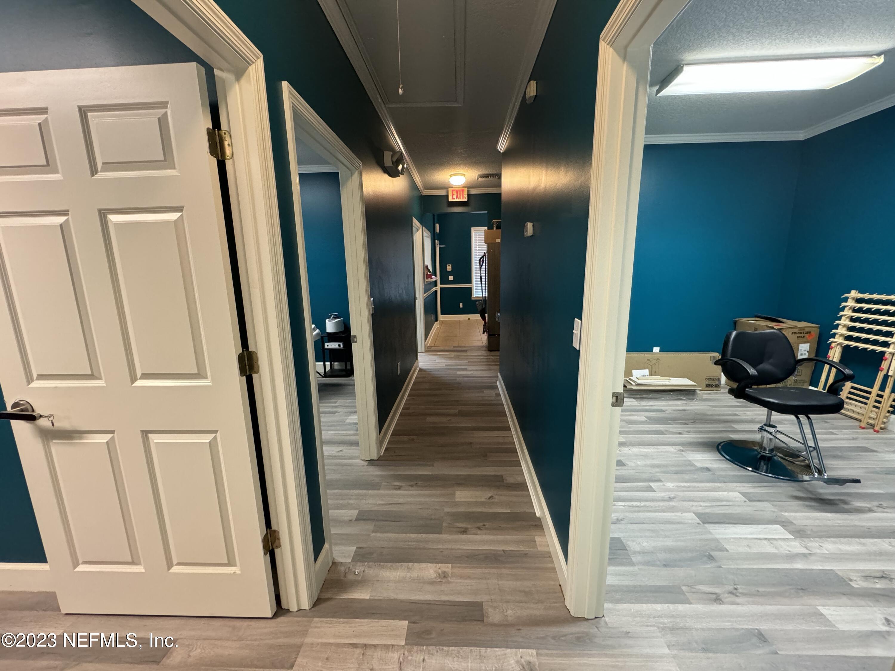 9905 Old St Augustine Road, Unit 502 Jacksonville, FL 32257 - Photo 5 of 12 a hallway with a entryway