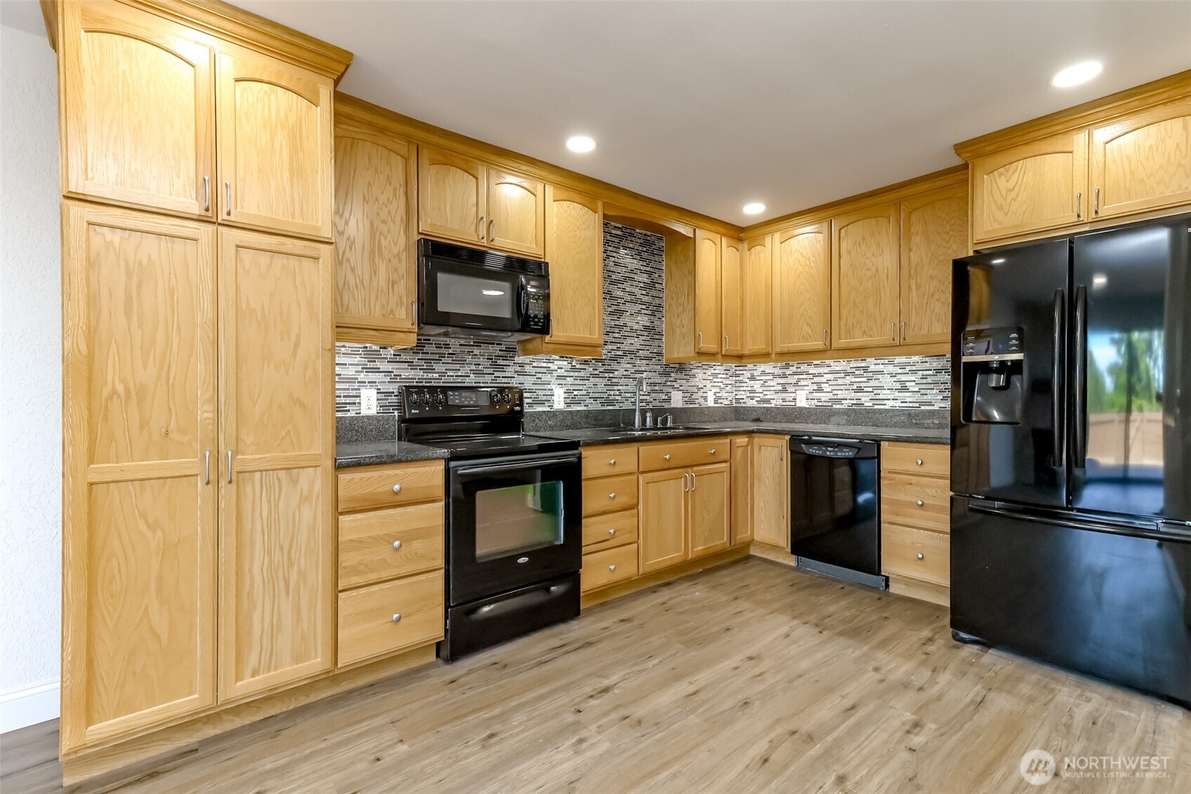 25014 Lake Fenwick Road, Unit 28 Kent, WA 98032 - Photo 6 of 35