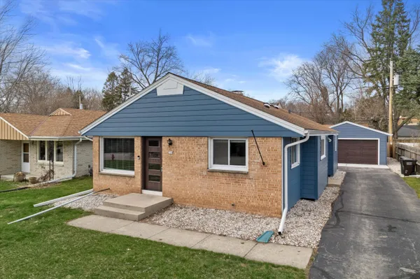 $329,900 | 714 West Montclaire Avenue, Glendale, WI 53217