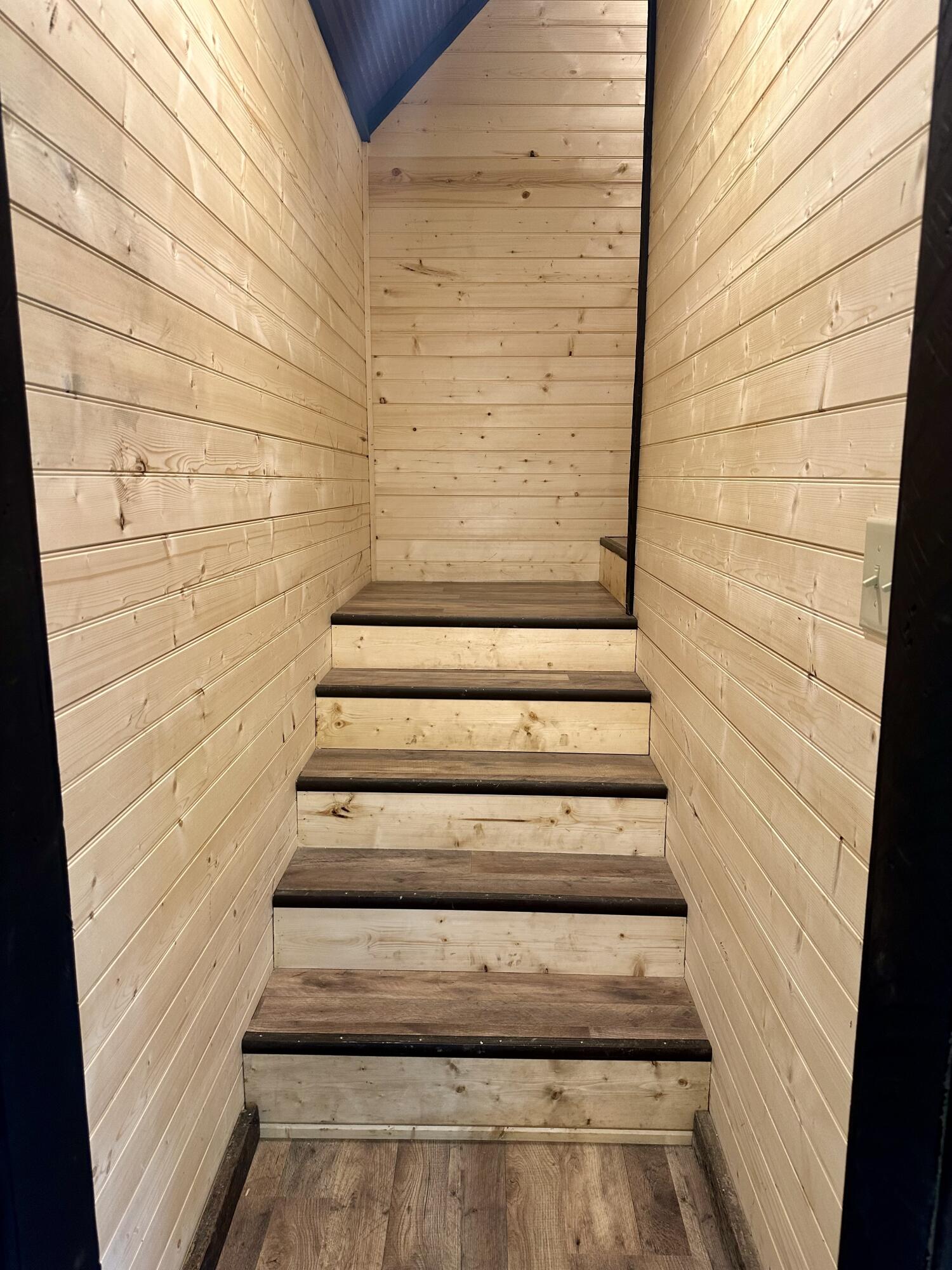 409 Freeman Branch Road East Bernstadt, KY 40729 - Photo 21 of 43 STAIRWELL
