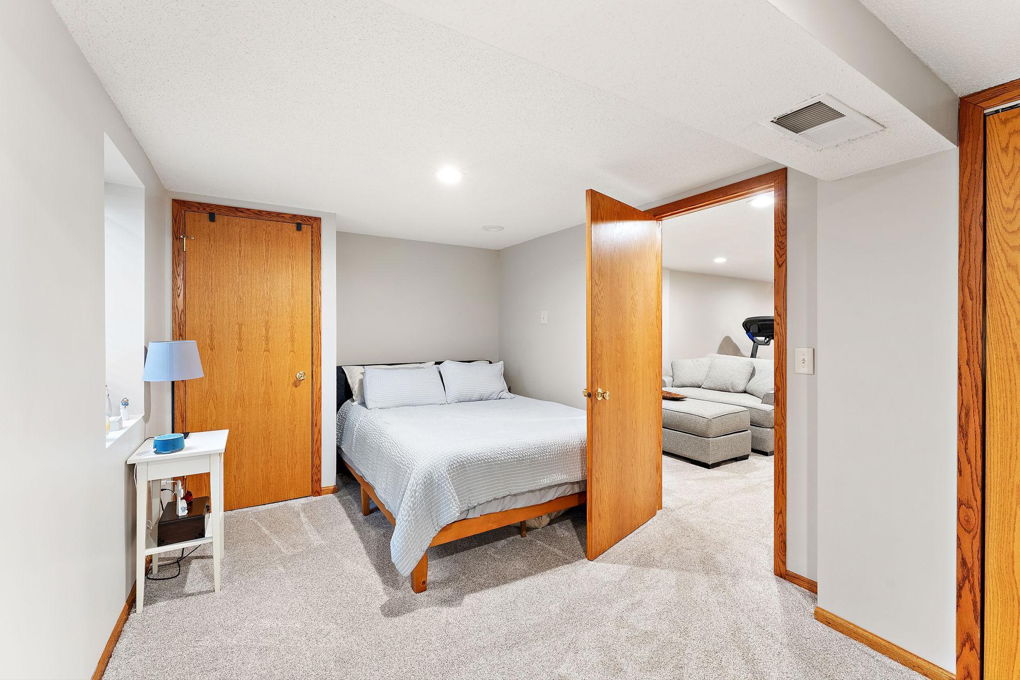 1947 Field Avenue St. Paul, MN 55116 - Photo 22 of 53