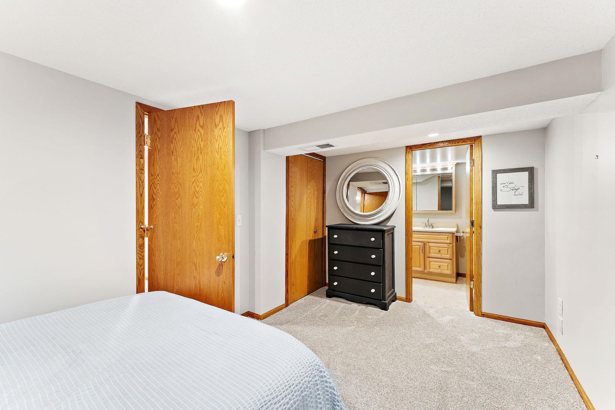 1947 Field Avenue St. Paul, MN 55116 - Photo 23 of 53