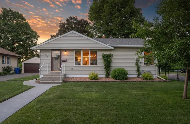 $525,000 | 1947 Field Avenue, St. Paul, MN 55116