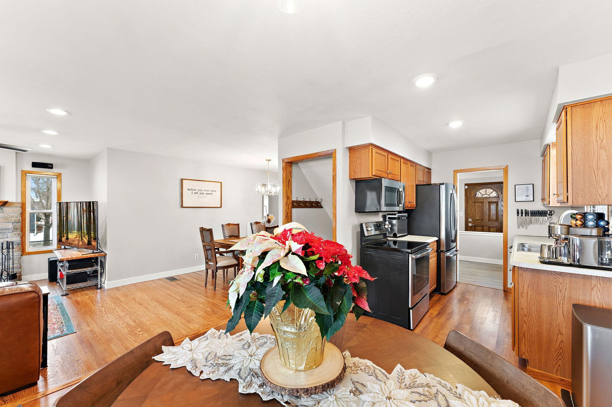 1947 Field Avenue St. Paul, MN 55116 - Photo 6 of 53