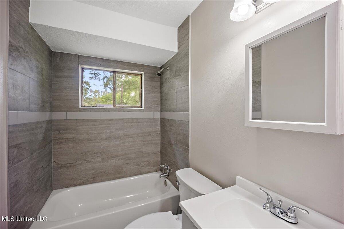 2516 Montebello Drive Jackson, MS 39213 - Photo 11 of 11 Bathroom