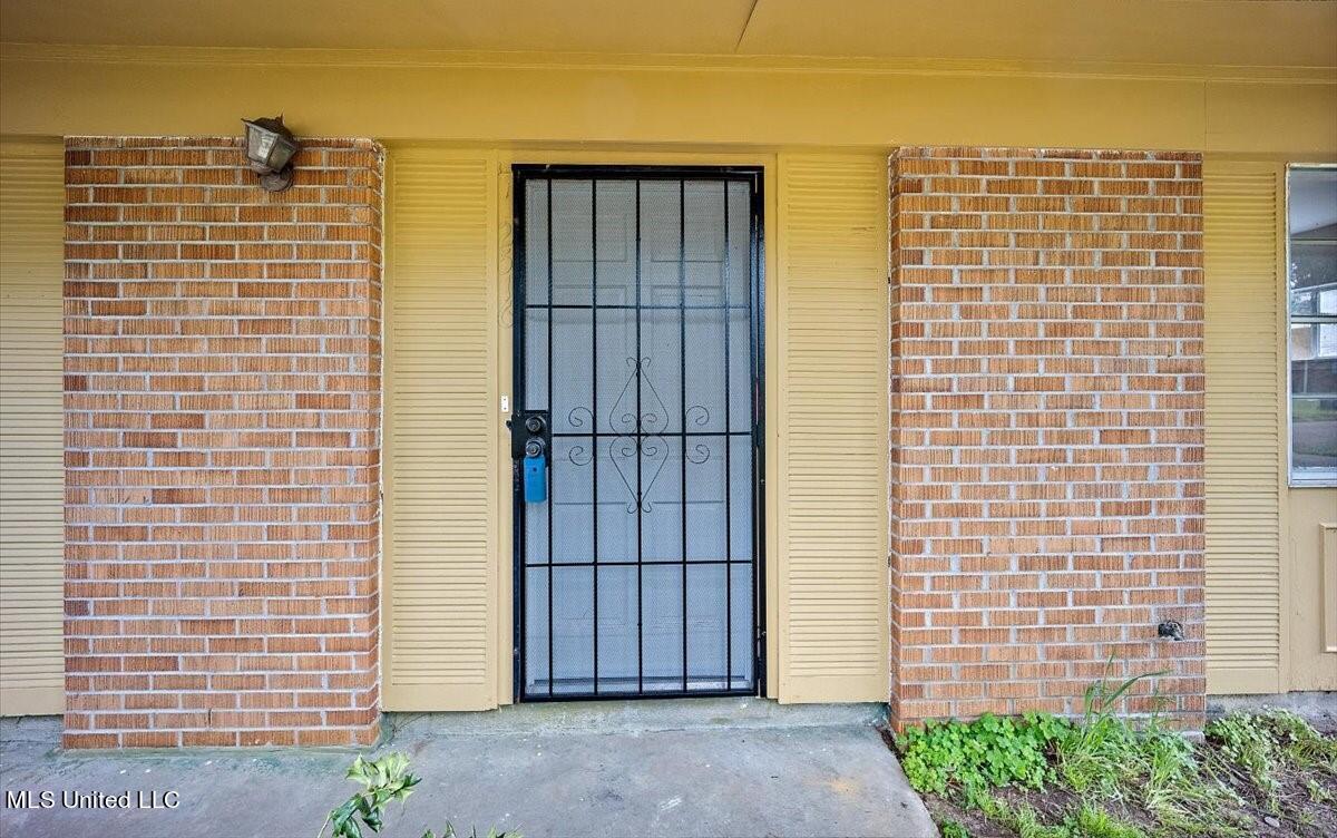 2516 Montebello Drive Jackson, MS 39213 - Photo 2 of 11 Front door