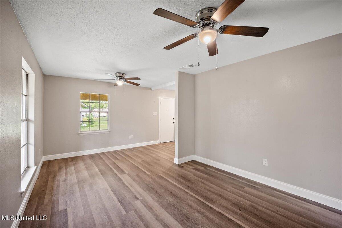 2516 Montebello Drive Jackson, MS 39213 - Photo 5 of 11 Living room1