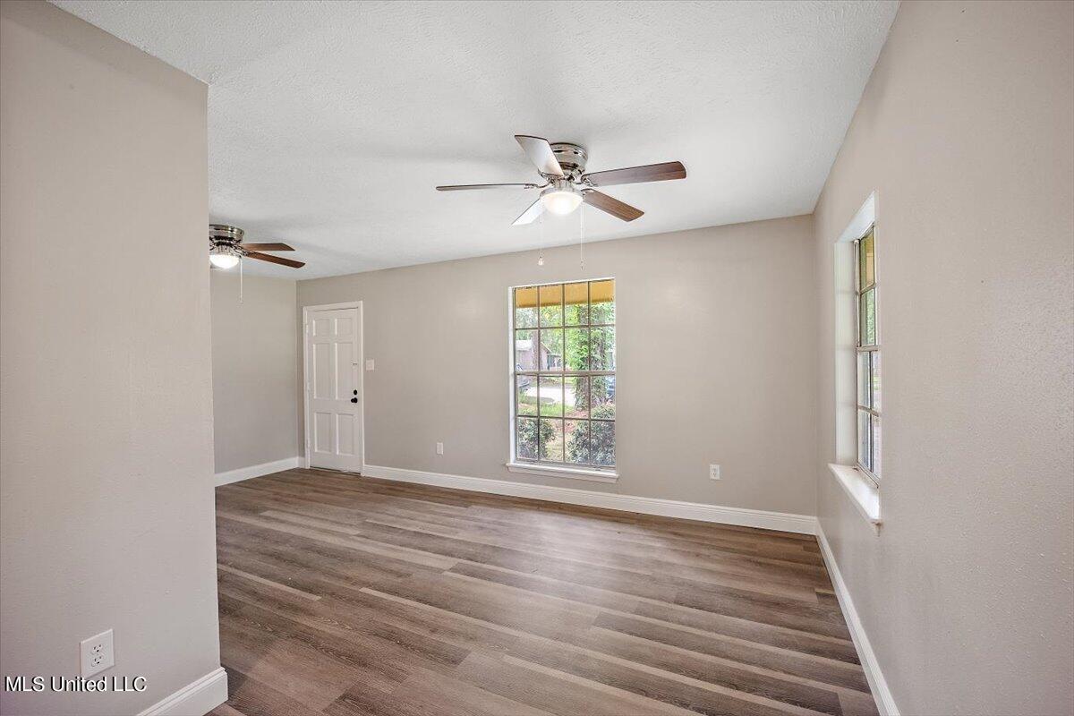 2516 Montebello Drive Jackson, MS 39213 - Photo 6 of 11 Living room