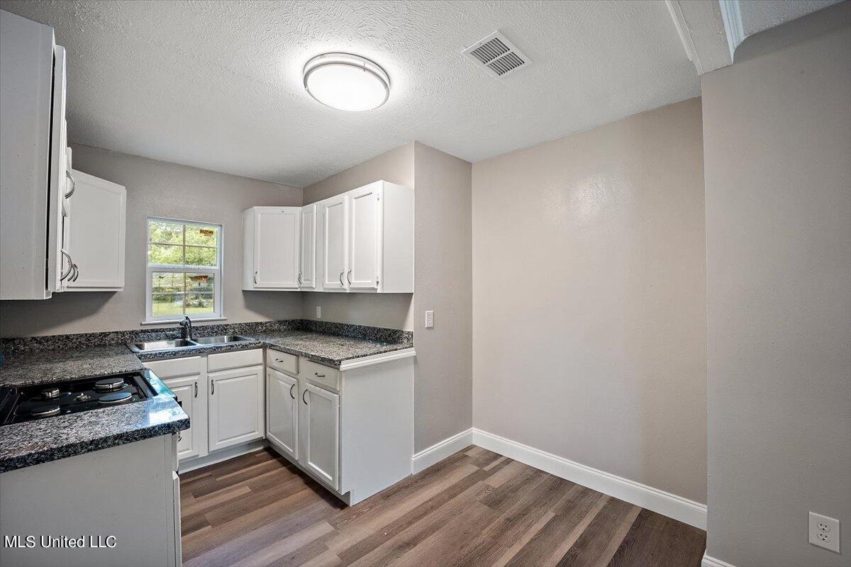 2516 Montebello Drive Jackson, MS 39213 - Photo 7 of 11 Kitchen