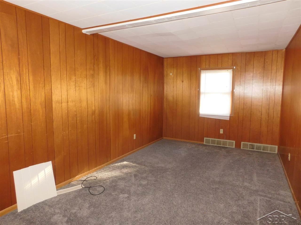 525 Rustic Road Saginaw, MI 48604 - Photo 5 of 15 50062641-4.JPG