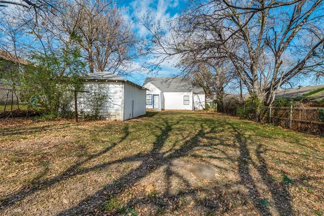 a view of a house with a yard and garage