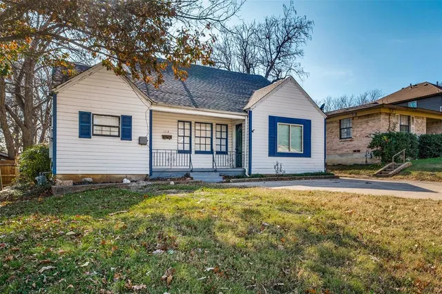 a house view with a outdoor space