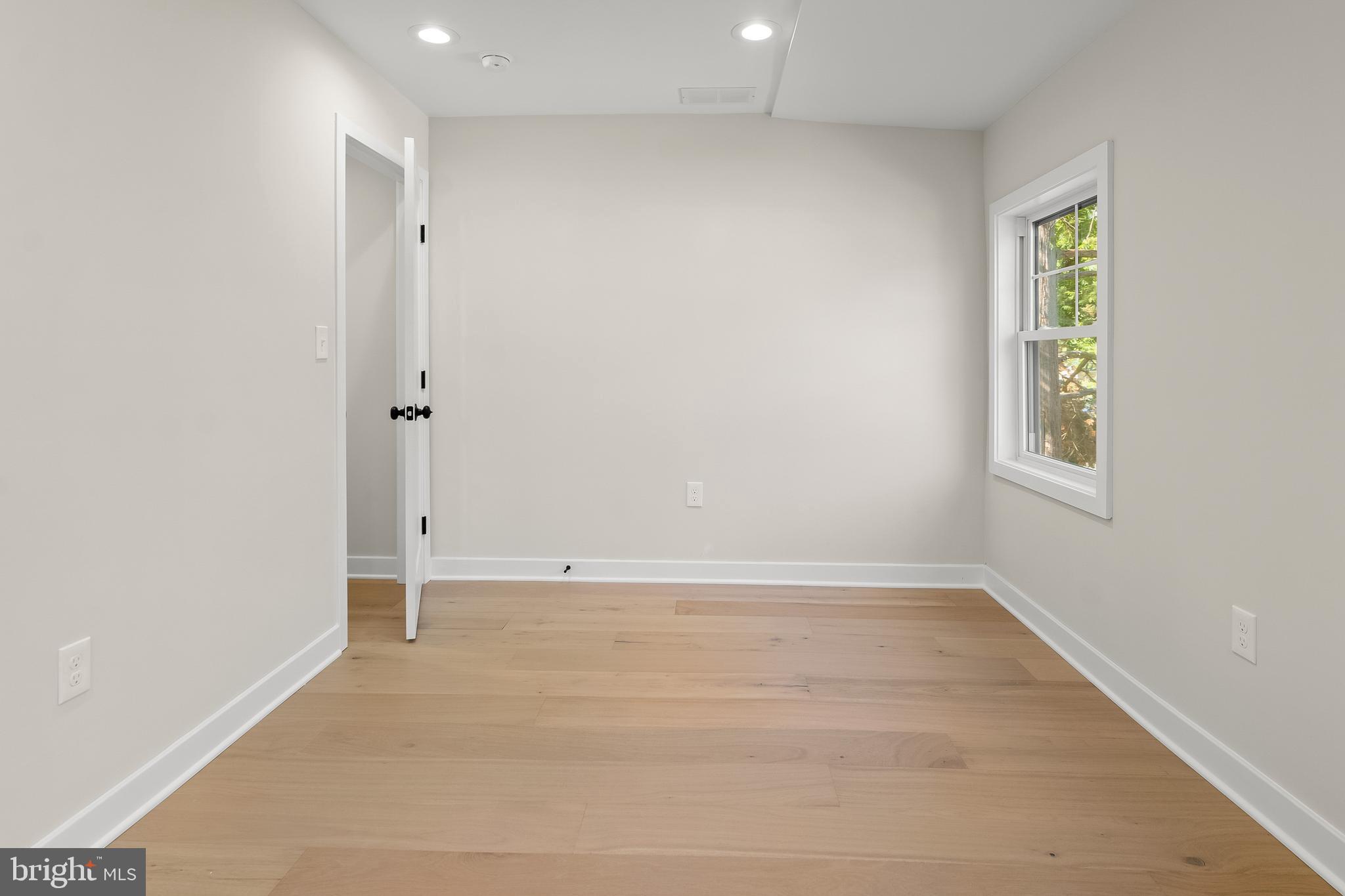 7311 Rockridge Road Baltimore, MD 21207 - Photo 15 of 23